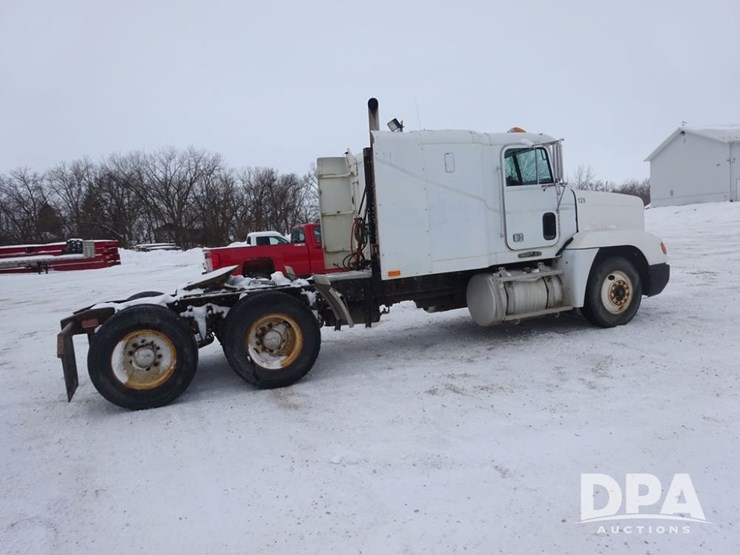 1994-freightliner-fld120-image-37