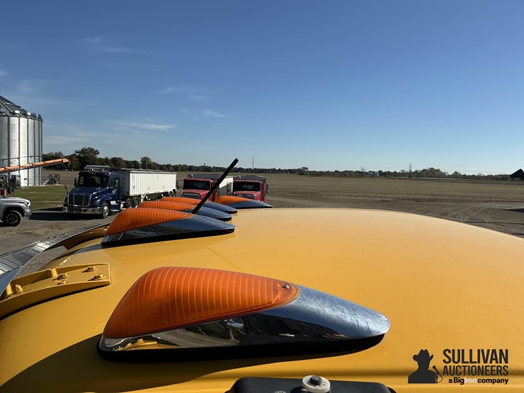 peterbilt-579-image-13