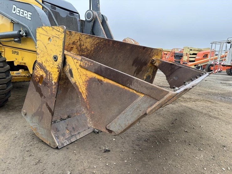 2017-deere-210l-image-10