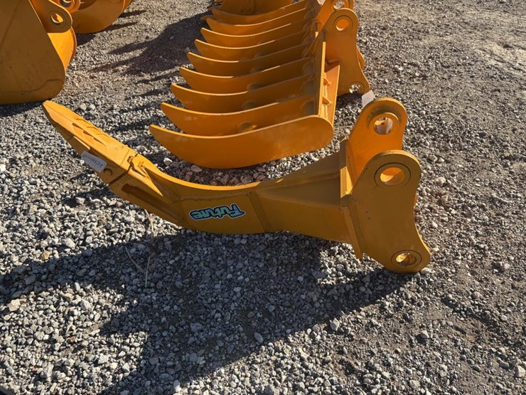 caterpillar-305-image-1