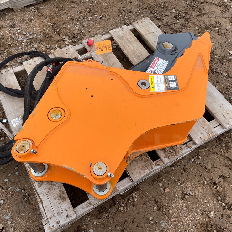 #2077 • Unused 2025 Wolverine Hydraulic Clamp Attachment