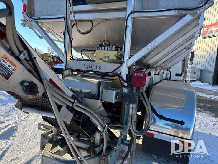 international-4900-image-41