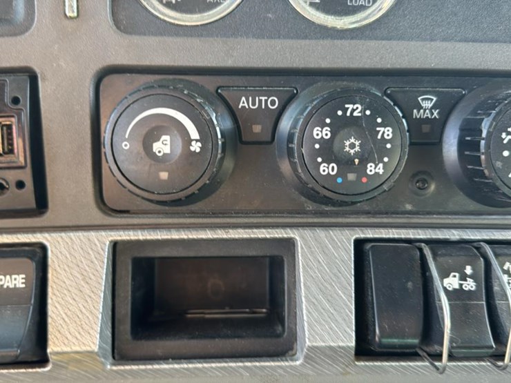 2019-kenworth-t680-image-64