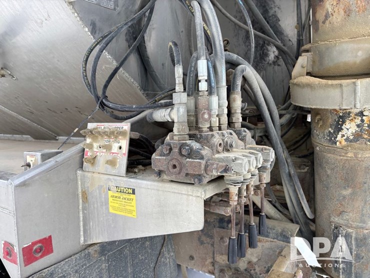 freightliner-114sd-image-47