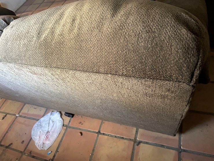 #3744-•-matching-couch-and-loveseat-image-8