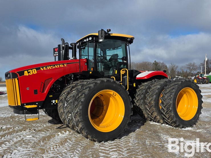 2023-versatile-430-4wd-tractor-image-1