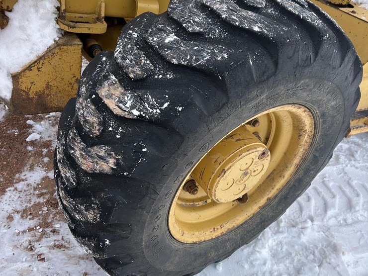 caterpillar-420d-image-12