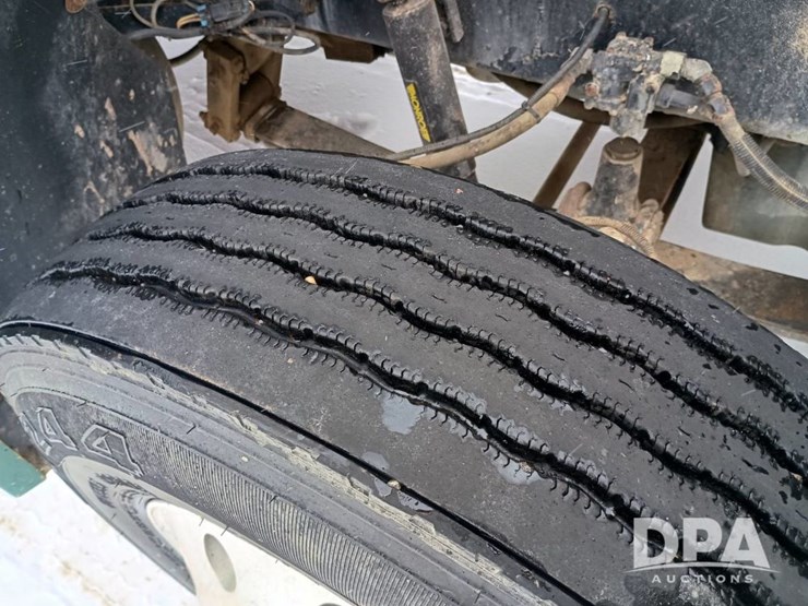 1996-freightliner-fld120-image-21