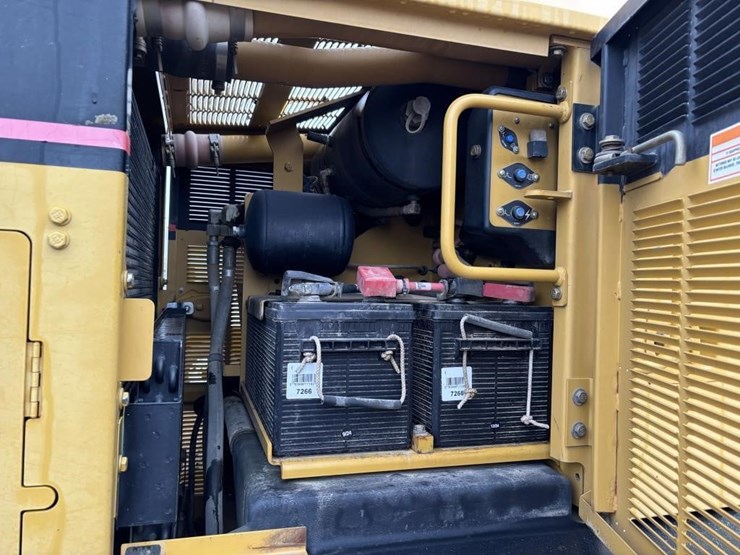 2005-caterpillar-143h-image-71