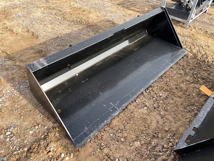 #2004-•-bucket-attachment-image-1