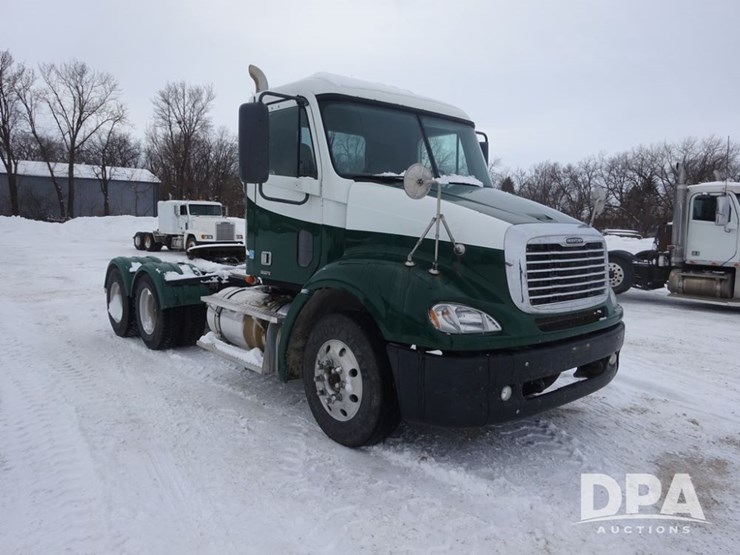 2007-freightliner-columbia-112-image-9