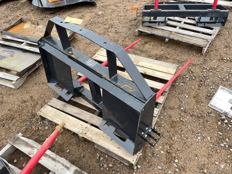 #2067-•-unused-2025-landhonor-skid-steer-bale-spear-attachment-image-3