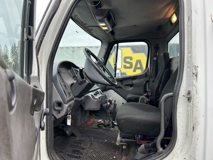 2009-freightliner-m2-s/a-asphalt-patch-truck-image-12