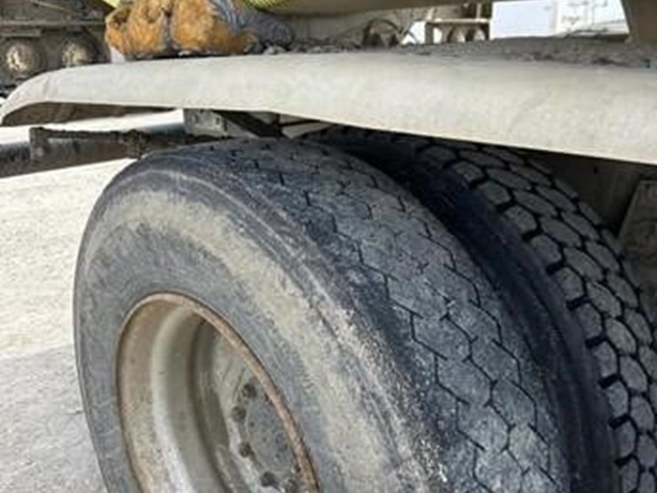 1985-freightliner-fld120-image-31