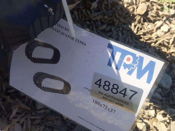 qty-(1)-set-unused-mini-excavator-rubber-tracks-image-2