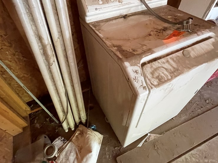 #3687-•-maytag-dryer-and-garage-lamps-image-12