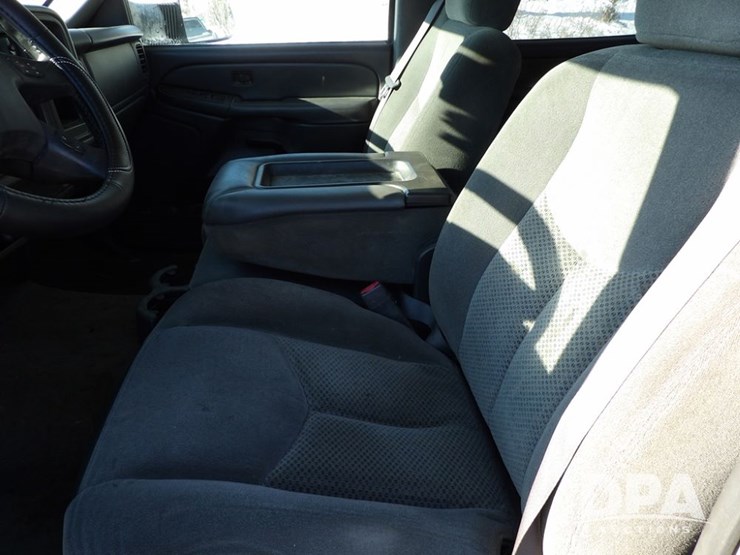 2005-chevrolet-silverado-3500-image-28