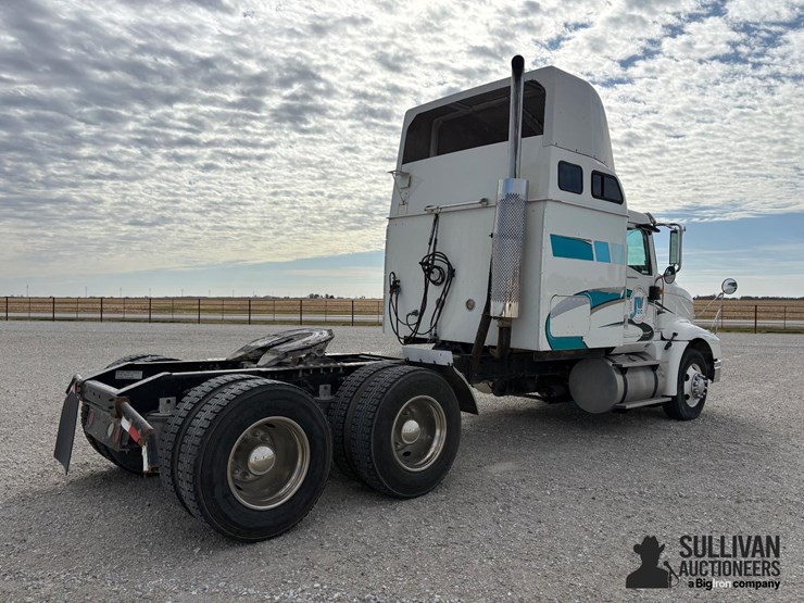 2006-international-9400i-t/a-sleeper-truck-tractor-image-5