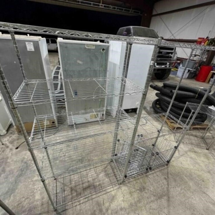 2 Metal wire shelves