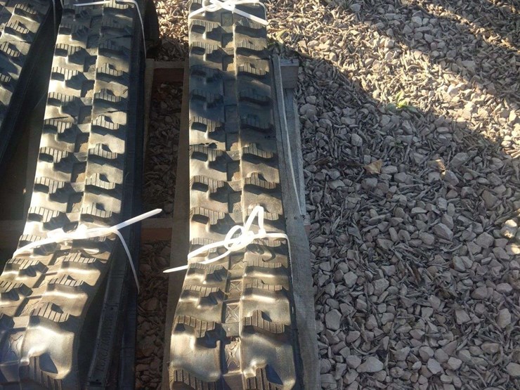 qty-(1)-set-mini-excavator-rubber-tracks-image-1