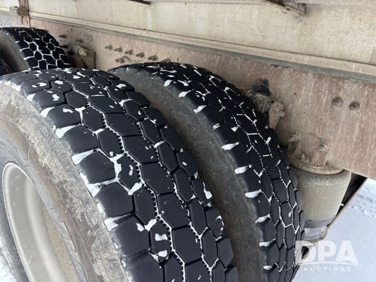 freightliner-114sd-image-60