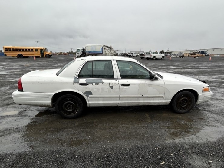 2004-ford-crown-victoria-sedan-image-6