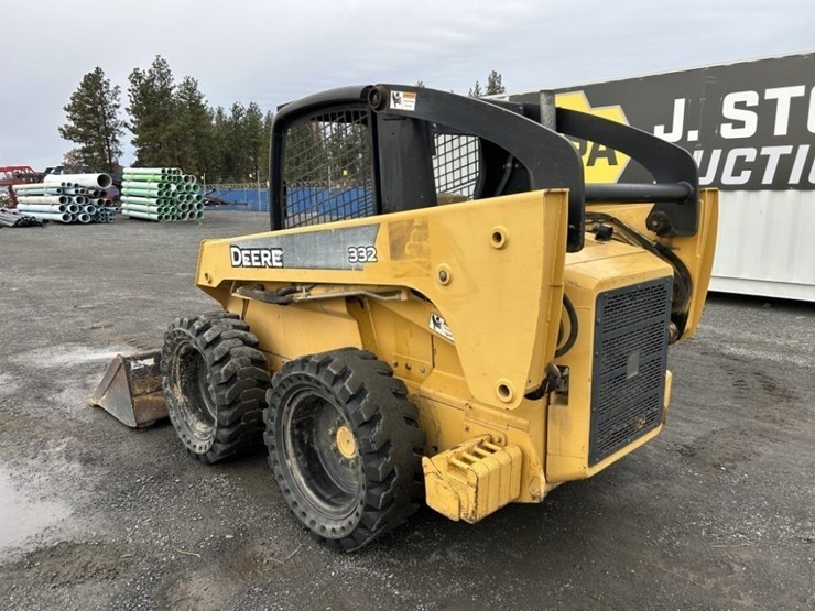 john-deere-332-image-3