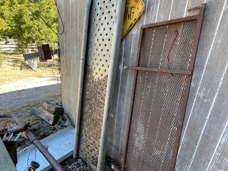 #3724-•-scrap-metal,-cart,-ramp-and-barrel-image-4