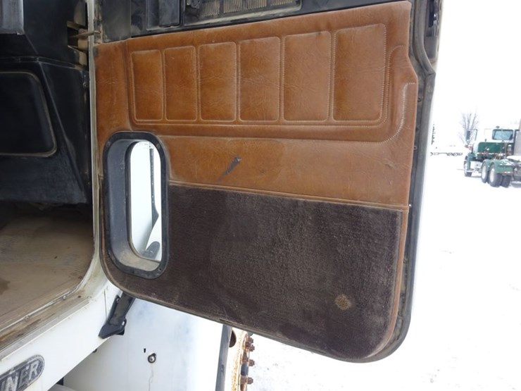 1994-freightliner-fld120-image-78