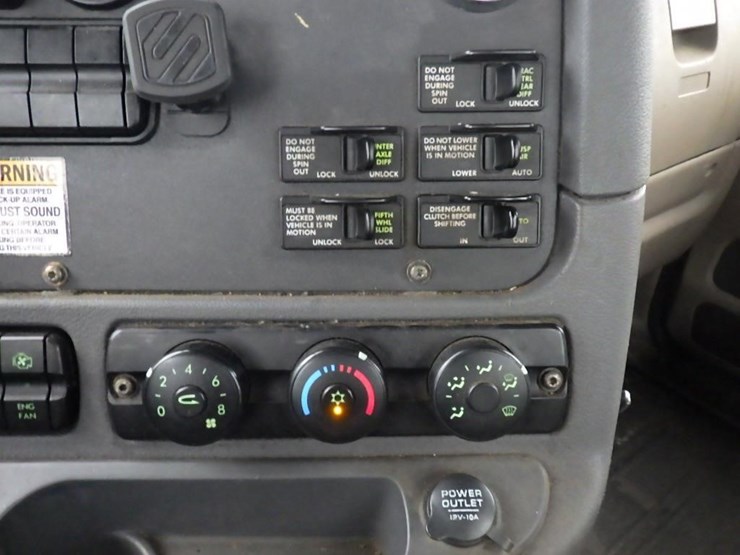 freightliner-cascadia-125-image-56