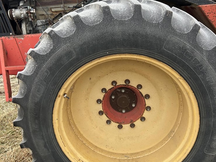 1985-versatile-856-image-13