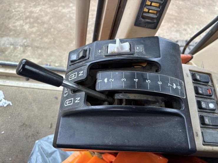 2005-caterpillar-143h-image-48