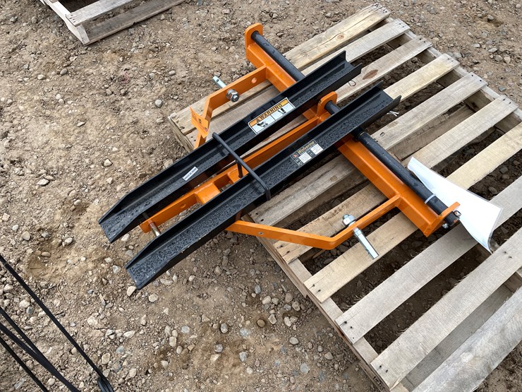 #2083-•-unused-2025-wolverine-foldable-pallet-forks-image-1