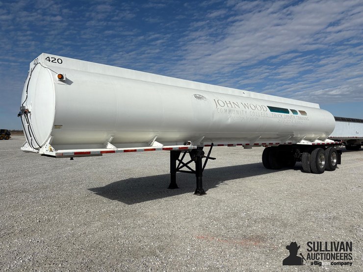 heil-trailer-image-1