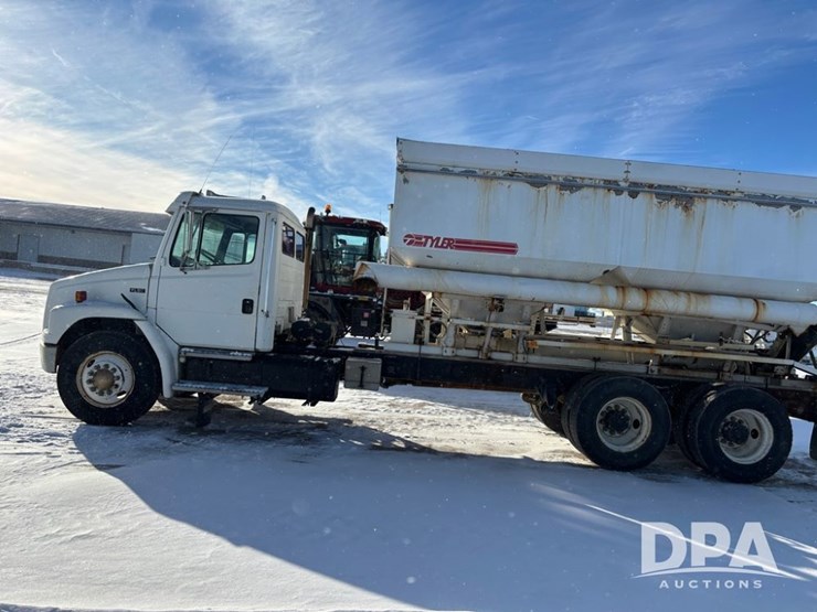 1998-freightliner-fl80-image-11