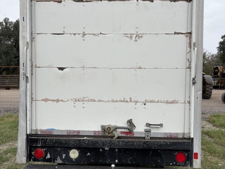 #23-•-2013-chevrolet-box-truck-image-7