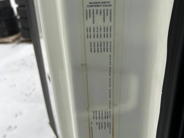 2019-freightliner-cascadia-126-image-21