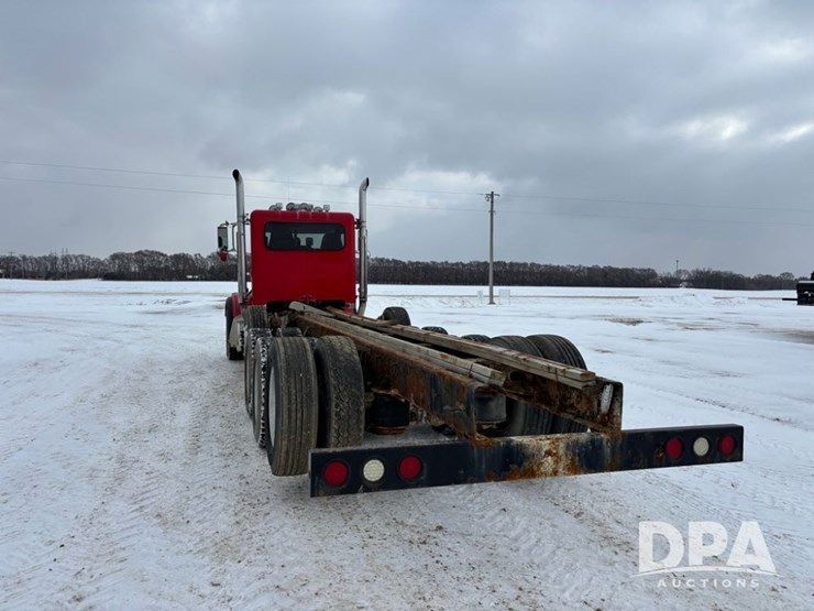 peterbilt-365-image-11