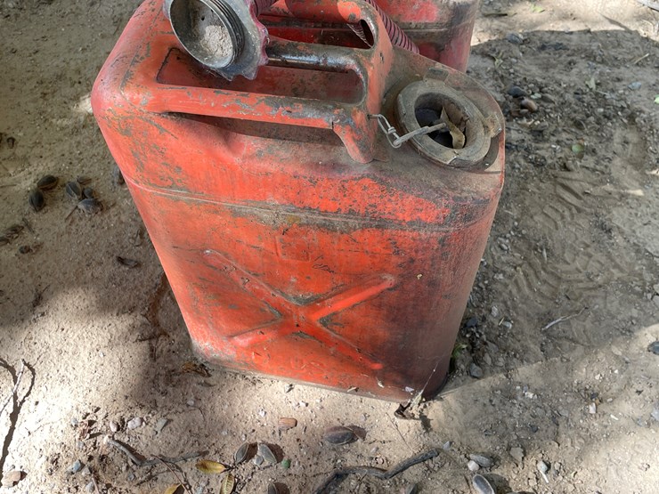 #3655-•-lot-of-(5)-jerry-gas-cans-image-7