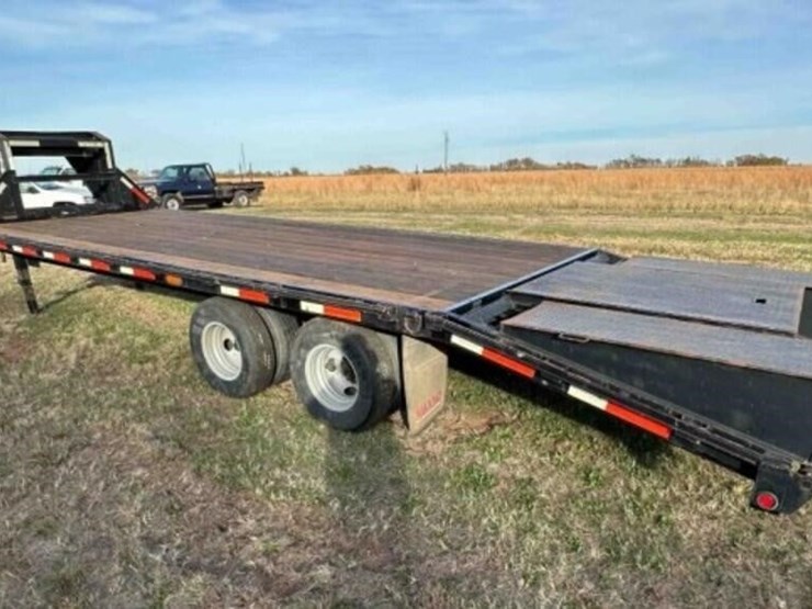 2016-maxey-26’-gooseneck-flatbed-trailer-image-6