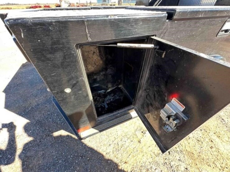 2024-ford-f350dually-1-ton-image-24