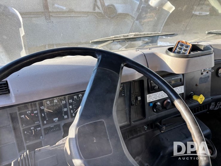 international-4900-image-56