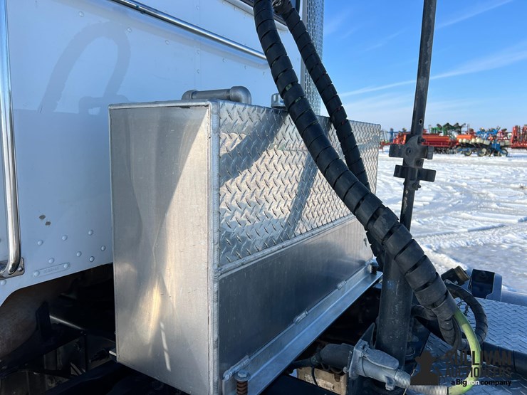 2014-peterbilt-388-image-18