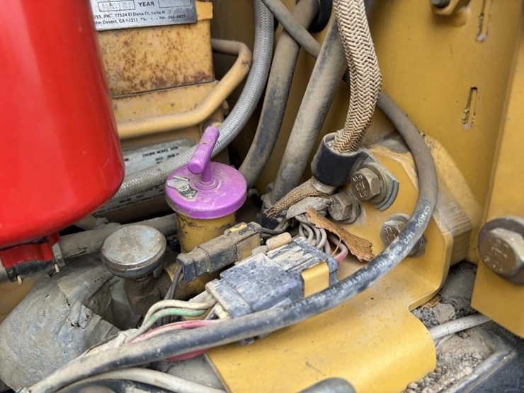 2005-caterpillar-143h-image-64