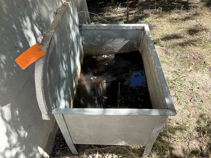 #3669-•-metal-tub-image-9