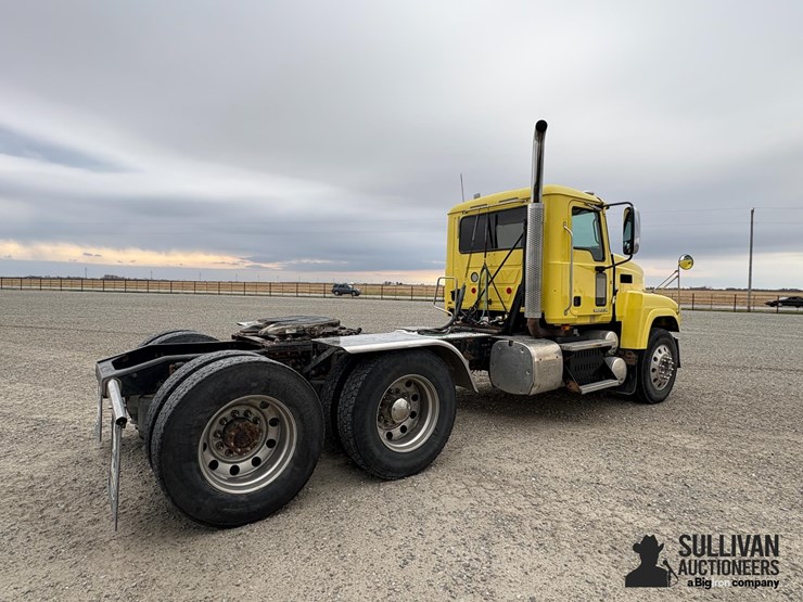 2013-mack-chu613-pinnacle-t/a-day-cab-truck-tractor-image-5