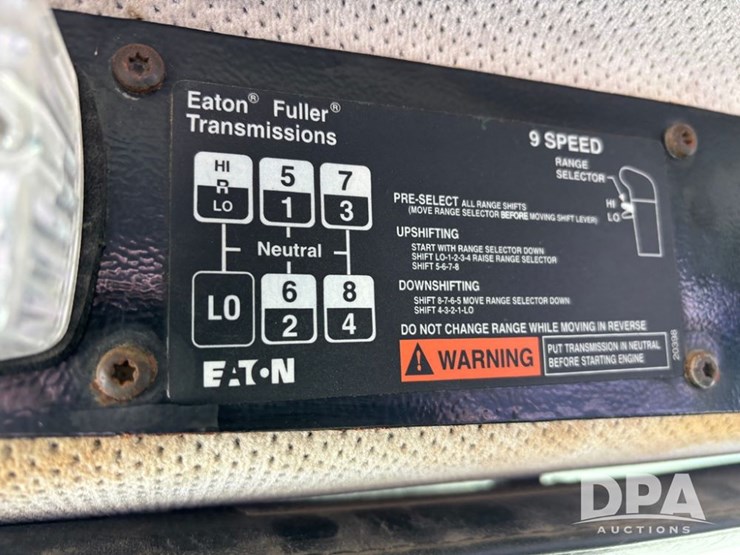 1998-freightliner-fl80-image-31