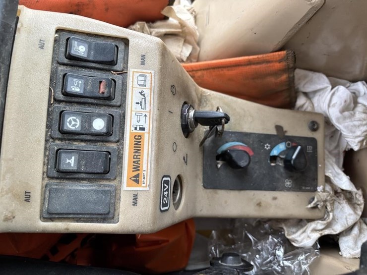 2005-caterpillar-143h-image-49