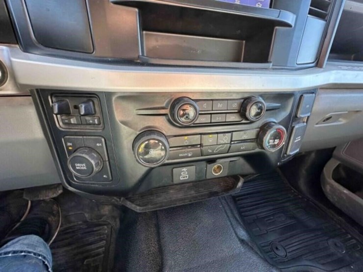 2024-ford-f350dually-1-ton-image-38