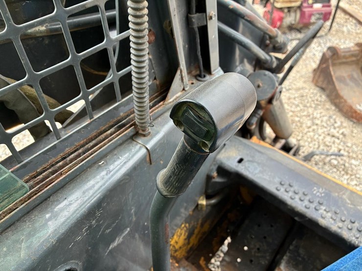 new-holland-ls180-image-17